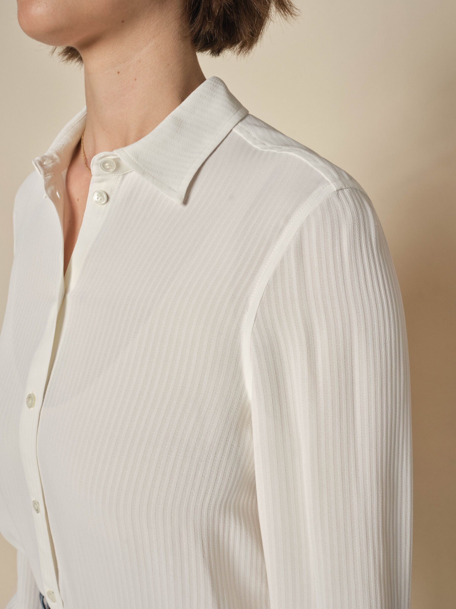 Modelshot / Ecru / Detail